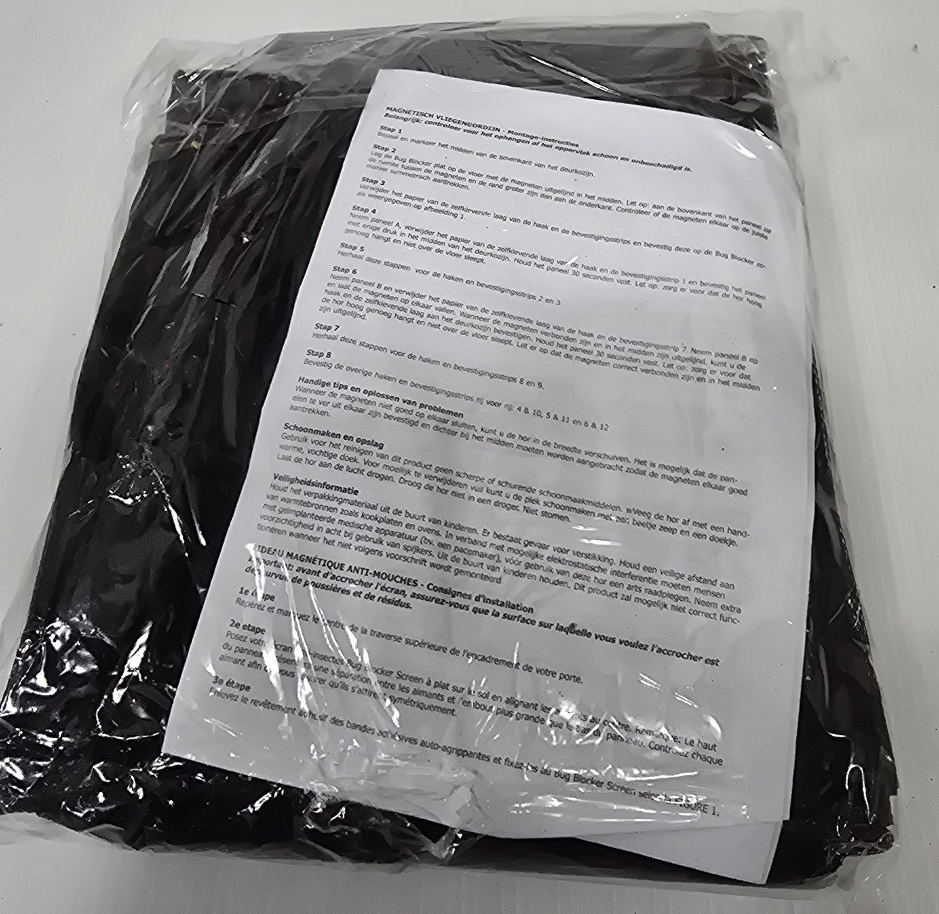 Magnetic fly curtain