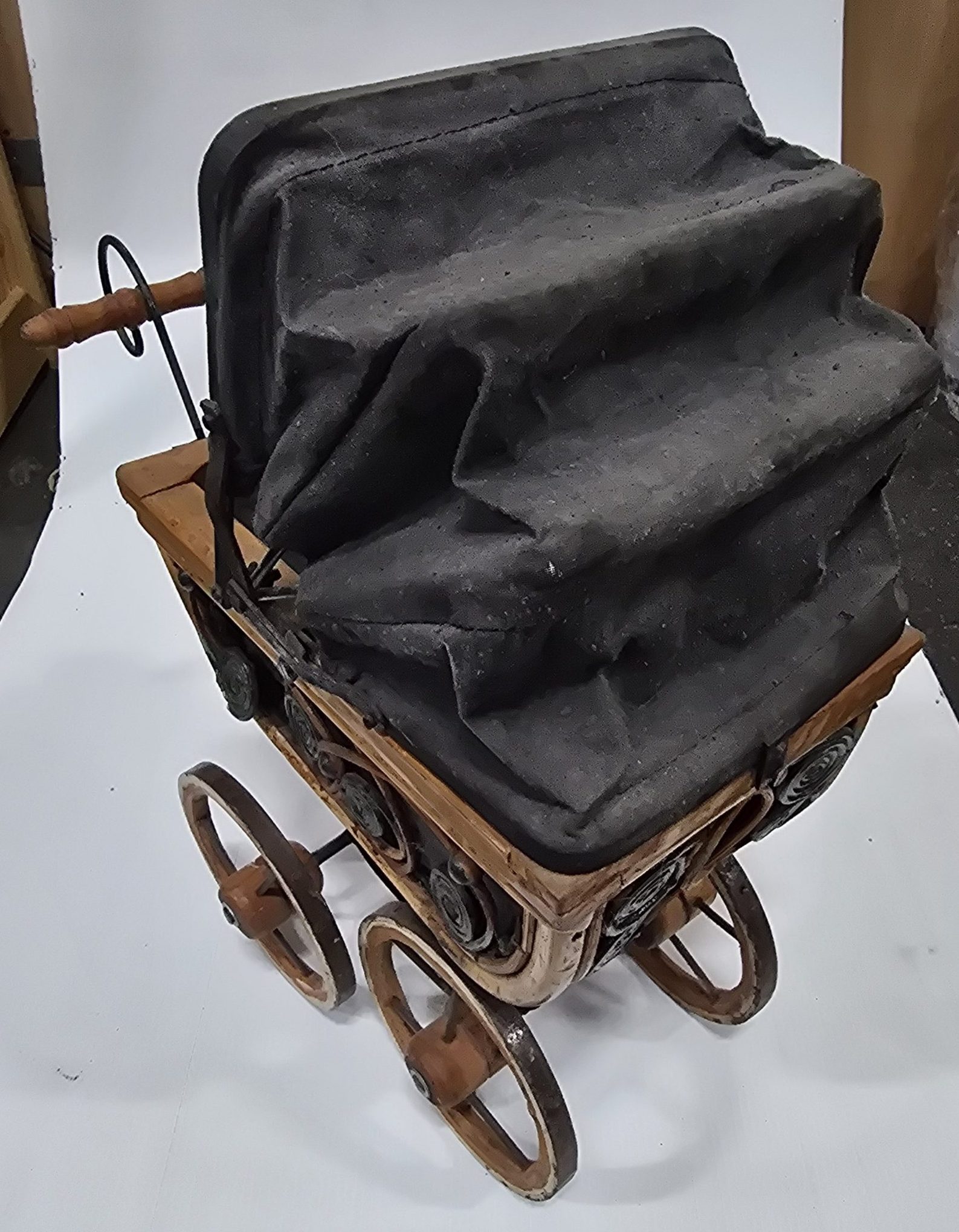 Wooden baby carriage - Image 3