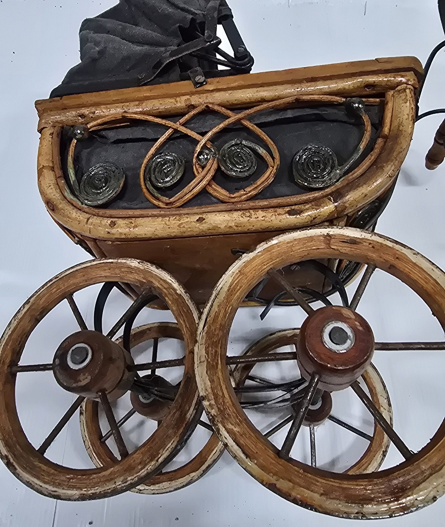 Wooden baby carriage - Image 4